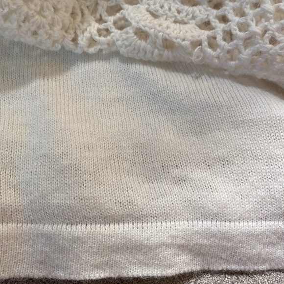 Croft & Barrow - pretty white Crochet top. Size S - Picture 6 of 11